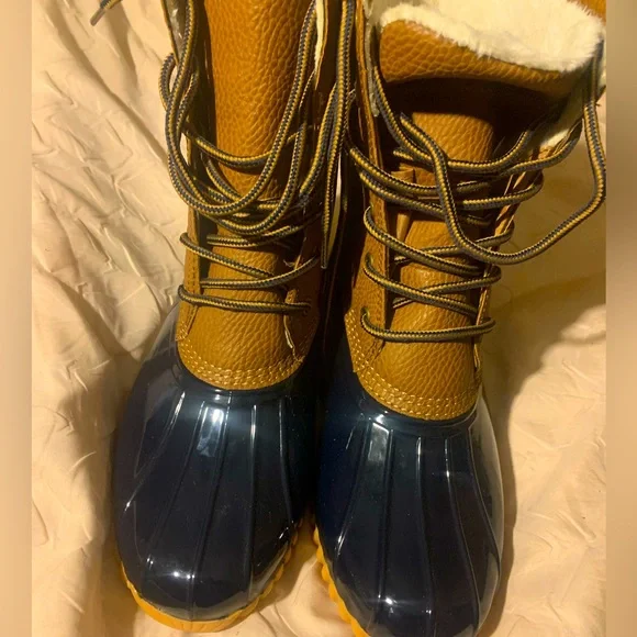 Rain boots - Picture 1 of 5